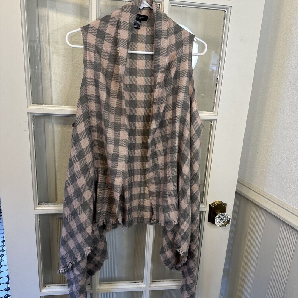 Buffalo Plaid Sleeveless Open Front Cardigan Asymmetrical Hem One Size Pink Grey